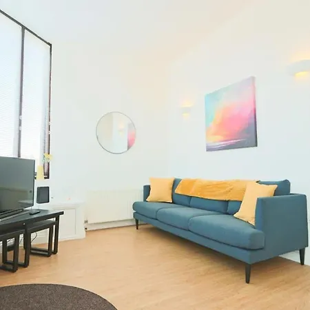 Lovely Salisbury 1 Bedroom Flat בריסטול