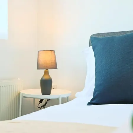 Lovely Salisbury 1 Bedroom Flat Бристоль
