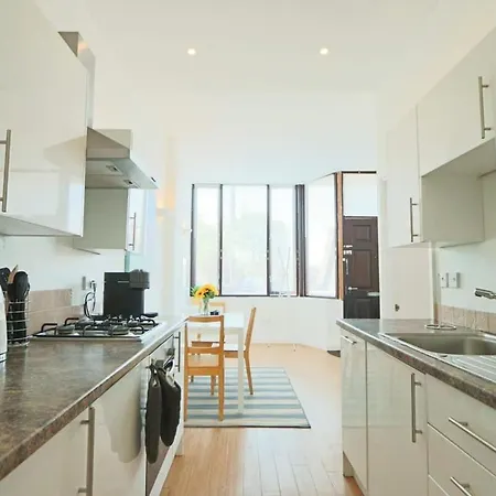 Lovely Salisbury 1 Bedroom Flat * Бристоль
