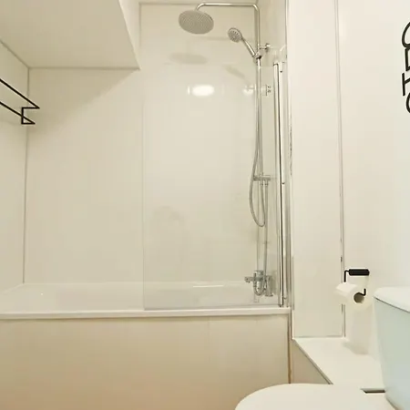 Lovely Salisbury 1 Bedroom Flat Апартаменти *
