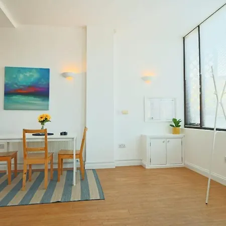 Lovely Salisbury 1 Bedroom Flat * Бристоль